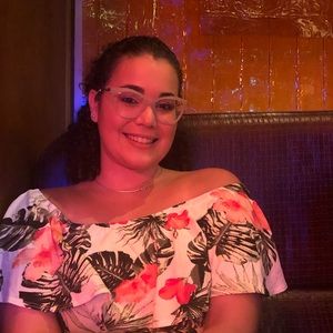 Meet your Posher, Yesenia